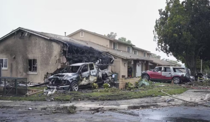 Avião de pequeno porte cai em San Diego, nos EUA, e atinge casas; polícia fala em vários mortos