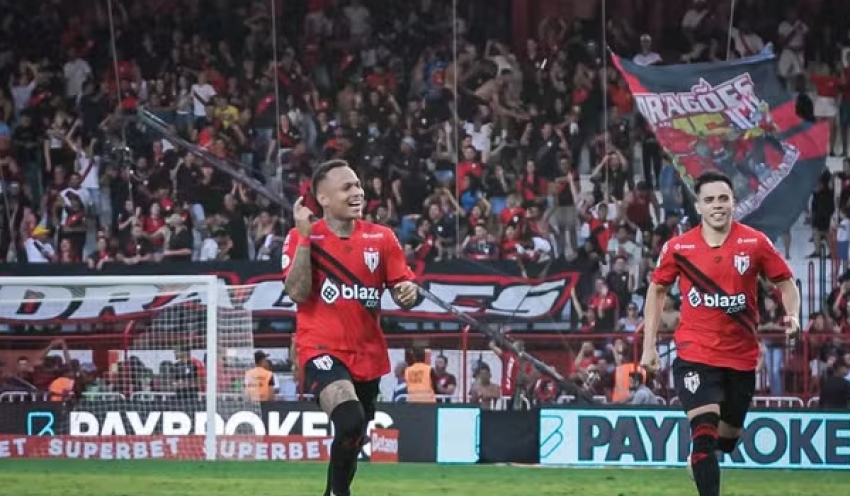 Com gol polêmico, Atlético-GO vence o Fluminense por 1 a 0 em Goiânia