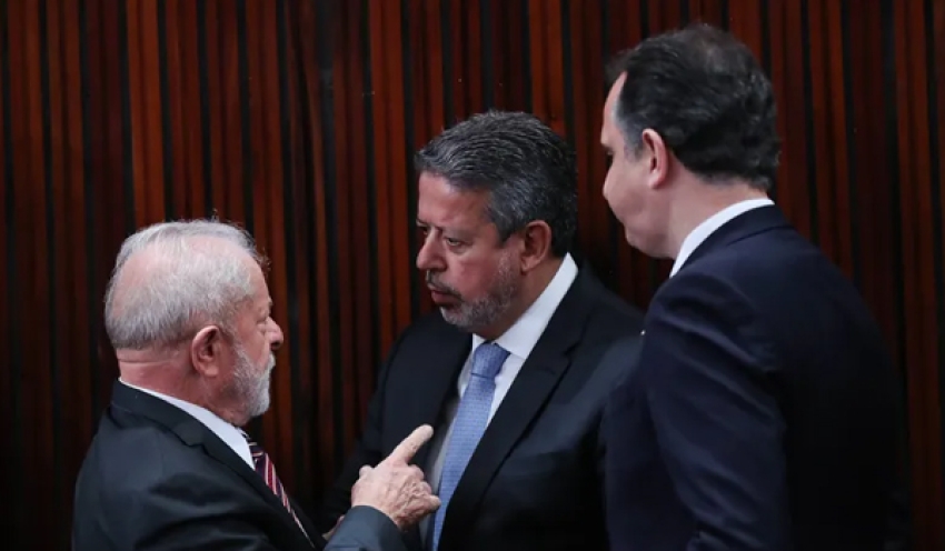 Após reunião de emergência com área política do governo, Lula decide se encontrar com Lira e Pacheco na próxima semana