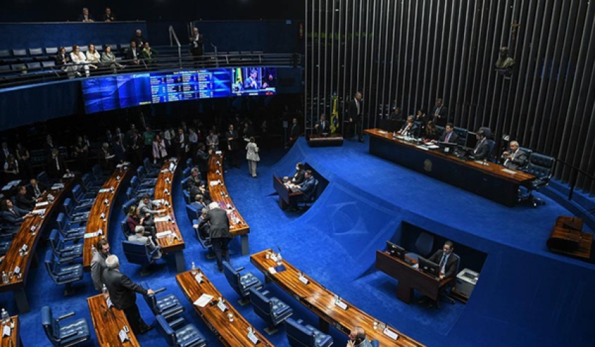 Plenário discute PEC da Educação como 'vetor de progresso' e vota cinco projetos