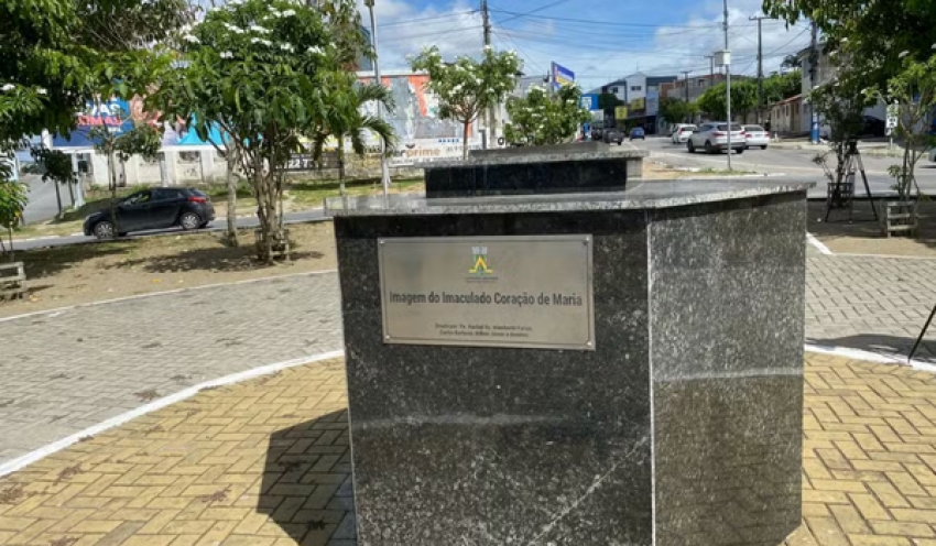 Imagem de santa feita de bronze é roubada de praça de Campina Grande