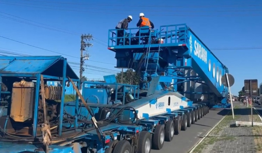 Carreta com transformador estaciona em Abreu e Lima, no Grande Recife; escolta em direção à Paraíba retorna na segunda-feira