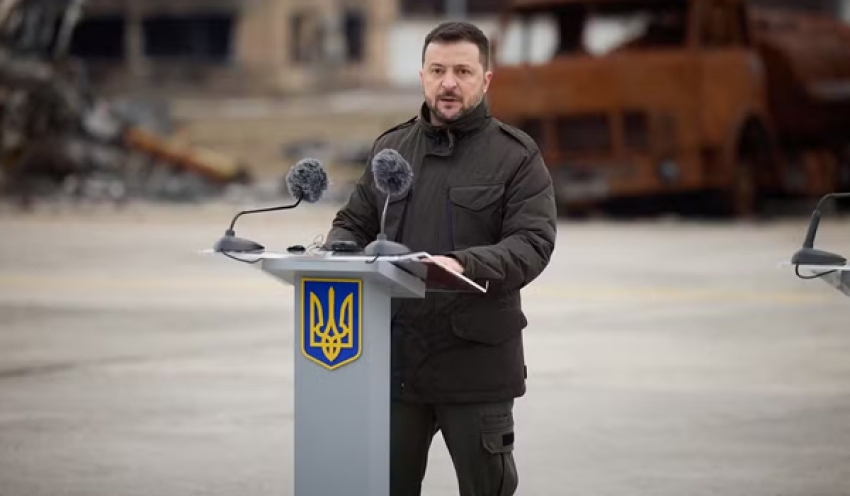 Acaba mandato de Zelensky na Ucrânia, mas ele continua presidente; entenda o cenário