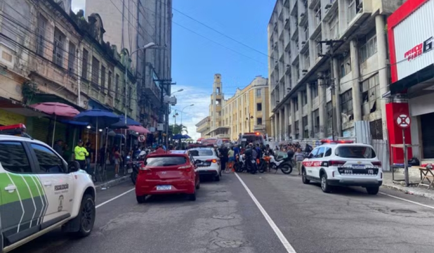 Motociclista morre após acidente com carro e ônibus no Centro de João Pessoa