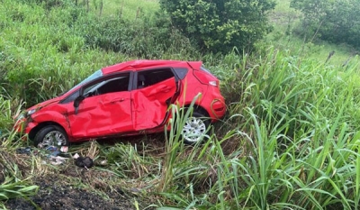 Três pessoas morrem atropeladas após tentar ajudar motorista que capotou carro na BR-230, na Paraíba