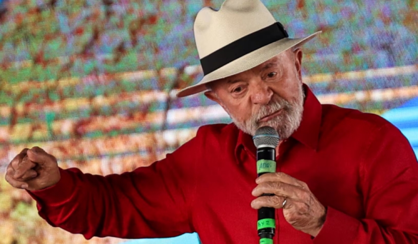 No Sul, Lula visita Porto de Itajaí e cria assentamento de reforma agrária
