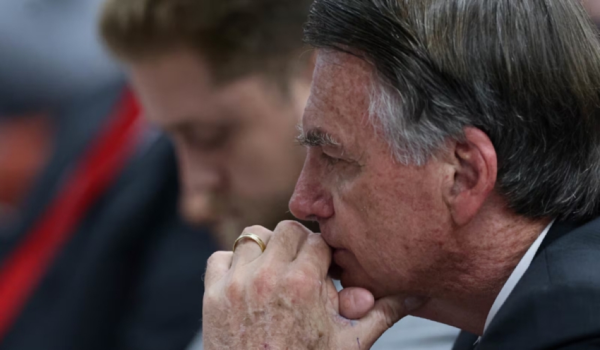 Após vazamento de supostas mensagens de Cid, Bolsonaro defende anulação da delação