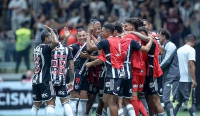 Atlético-MG leva susto, mas vence Peñarol e mantém 100% de aproveitamento na Libertadores