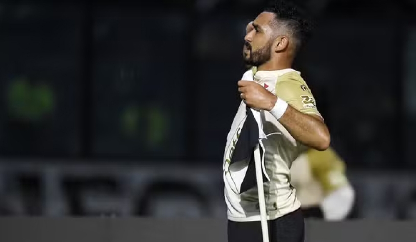 Com dois gols de Payet, Vasco derrota o Bahia em São Januário