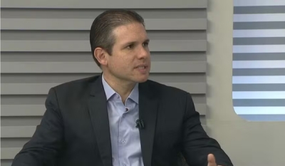 Hugo Motta afirma que comissão pode discutir aumento de impostos para bancos e empresas para compensar isenção fiscal