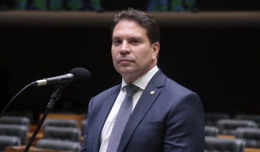 Relator recomenda suspensão de ação penal contra deputado Delegado Ramagem