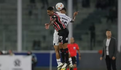 São Paulo joga mal, sofre com lesões e perde na estreia da Libertadores