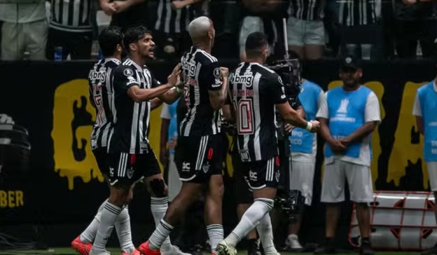 Deyverson brilha, Atlético-MG atropela River Plate e coloca um pé na final da Libertadores