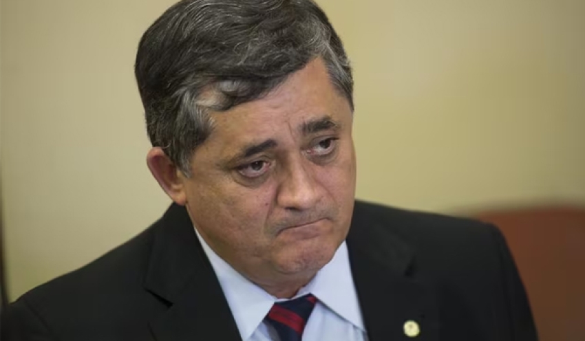 Líder do governo na Câmara nega crise entre Poderes e critica PEC do quinquênio