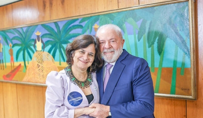 Após cobrança em reunião ministerial, Lula faz afago em ministra da Saúde