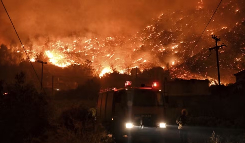 Incêndio florestal no sul da Grécia deixa dois mortos