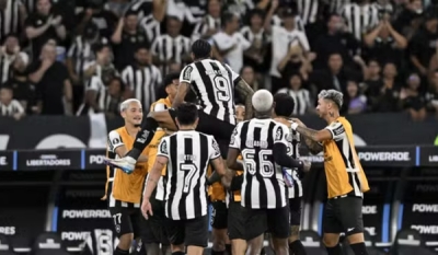 Artur faz golaço e garante vitória do Botafogo sobre o Estudiantes na Libertadores