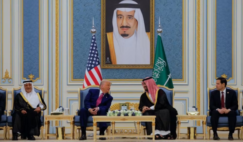 Trump chega à Arábia Saudita em 1ª viagem internacional de seu novo mandato