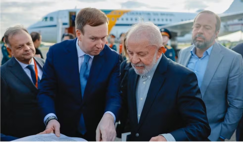 Lula chega à Rússia para participar de celebração dos 80 anos do Dia da Vitória