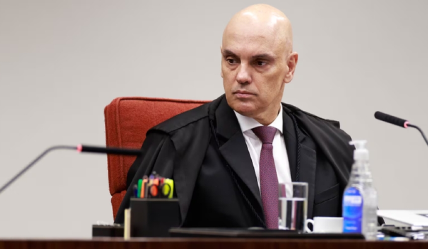 Moraes mantém passaporte de Bolsonaro apreendido e manda PGR analisar recurso da defesa