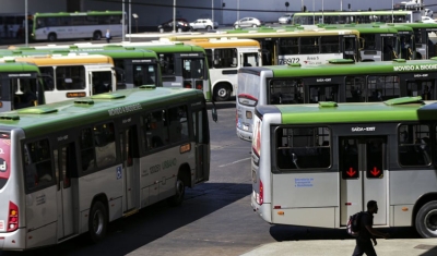 Volume de serviços cai 0,9% em agosto