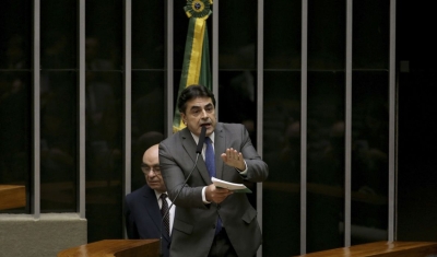 Deputados protocolam PEC que permite derrubada de decisões do STF