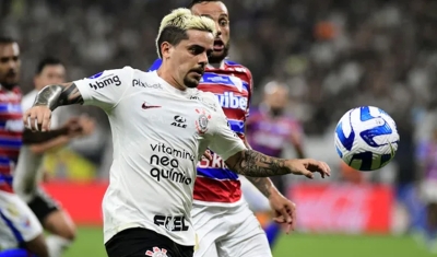 Corinthians sai atrás, mas busca empate com Fortaleza na primeira semi da Sul-Americana