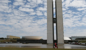 Presidente do Senado marca para terça votação do fim da escala 6x1