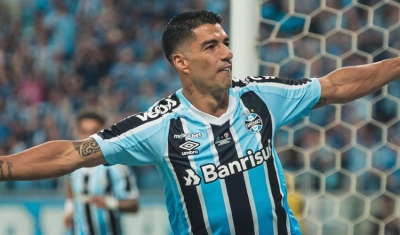 Suárez marca três em estreia, Grêmio goleia São Luiz e conquista a Recopa Gaúcha