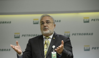 Presidente da Petrobras diz que pode reduzir preço da gasolina