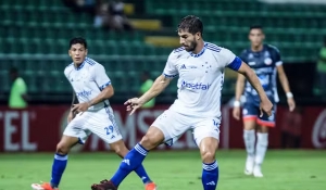 Cruzeiro faz 3 a 0, vence a primeira na Sul-Americana e ganha sobrevida