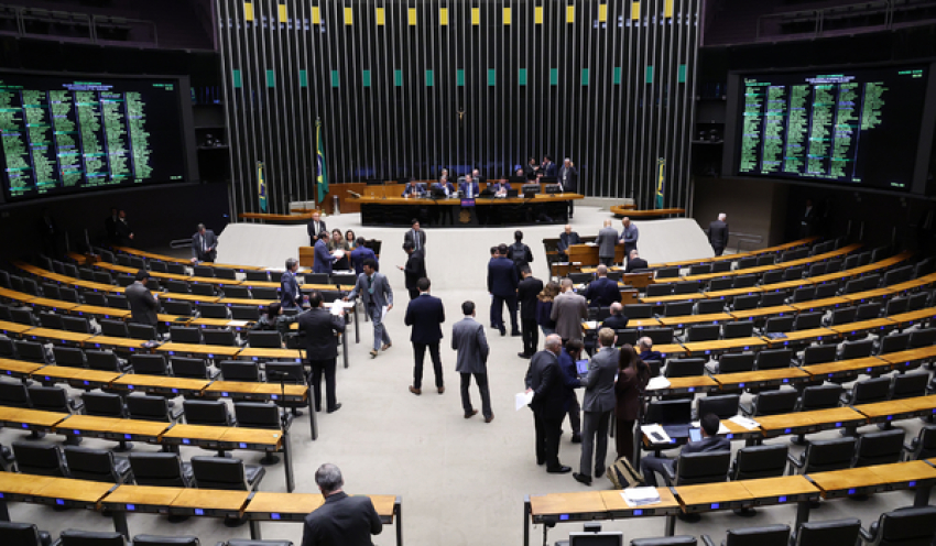 Plenário da Câmara pode votar projetos sobre segurança pública, saúde e direitos das mulheres