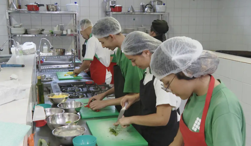 Desemprego até maio cai para 5,6%, o menor já registrado no período