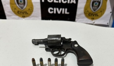 EM OURO VELHO: Polícia Civil prende homem acusado de porte ilegal de arma de fogo