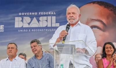 Lula reajusta bolsas de pesquisa e diz que dinheiro para saúde, educação e ciência não é gasto