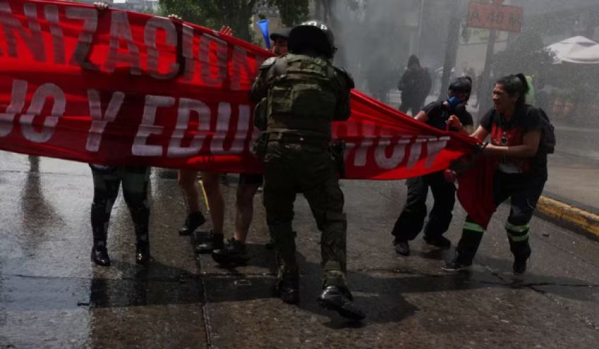 Chile prende 110 pessoas em protestos no aniversário da 'revolta social' de 2019