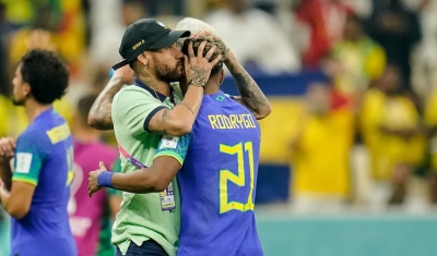 Abraço, conversa e exemplo: como Neymar busca liderar jovens da Seleção na Copa do Catar