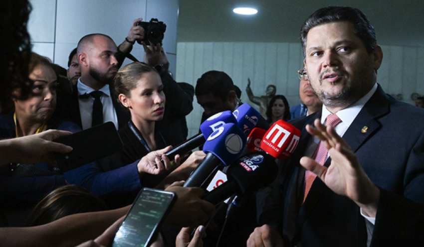 Davi Alcolumbre manifesta apoio a Jaques Wagner e defende presunção de inocência