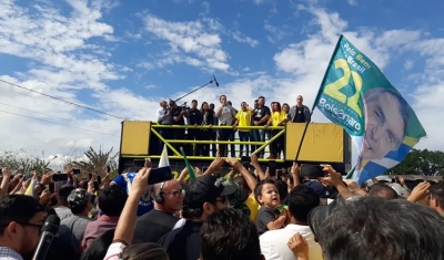 Bolsonaro grava propaganda em zona rural do DF e exalta regularizações de terra do governo