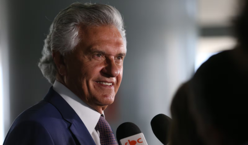 Caiado diz que Flávio Bolsonaro e Lula tentam ‘desviar o foco’ com disputas internacionais