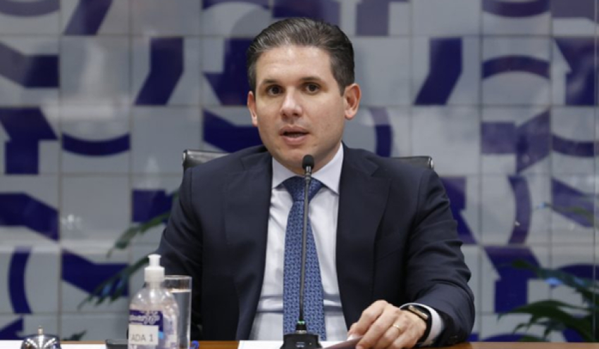 Motta diz que governo vai retirar o subsídio da gasolina após estabilização dos preços