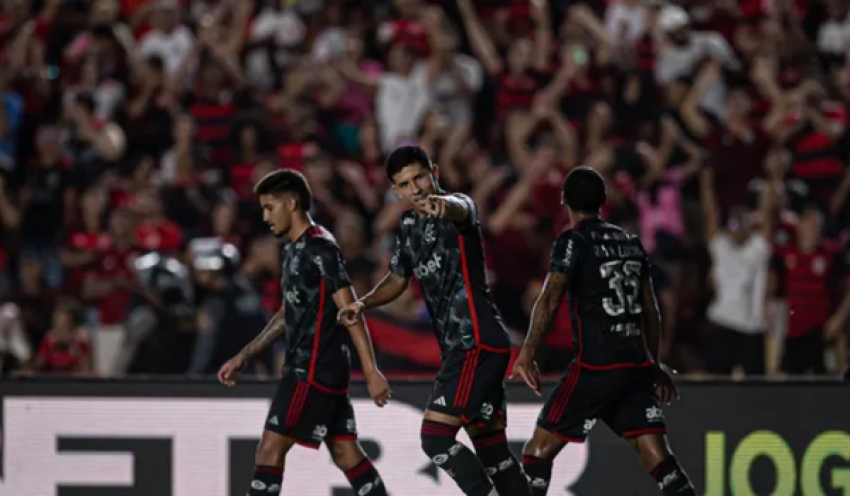 Com um a mais, Flamengo goleia o lanterna Bangu e vence a 1ª no Carioca