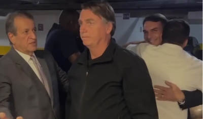 Bolsonaro chega ao Brasil após passar três meses nos Estados Unidos