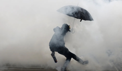 Mais de 300 pessoas são detidas na França em protestos contra reforma da Previdência