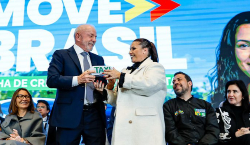 Lula abre R$ 30 bi em crédito para motoristas de apps e taxistas financiarem carro novo