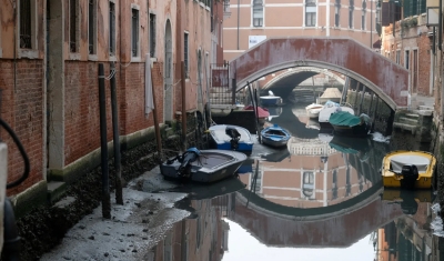 Seca severa na Itália faz com que canais de Veneza fiquem inavegáveis