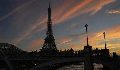 Duas brasileiras afirmam terem sido estupradas perto da Torre Eiffel em Paris