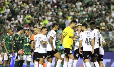 Garro faz golaço, e Corinthians, com dois a menos, busca empate contra o Palmeiras nos acréscimos