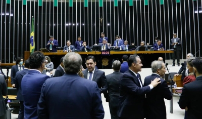 A 8 dias da eleição, deputados intensificam negociação por cargos na direção da Câmara