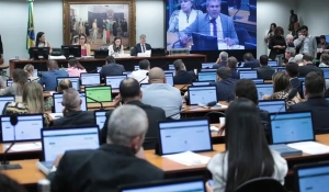 Deputado aciona STF para tentar suspender tramitação de PEC que autoriza o Congresso a derrubar decisões do Supremo